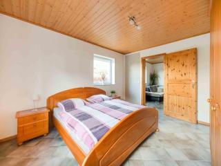 Tranquil Getaway in Scenic Roes - Roes - 6