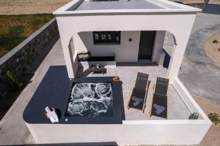 Almira Luxury Suites - Perivolos (Perissa) - 4
