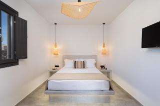 Almira Luxury Suites - Perivolos (Perissa) - 8