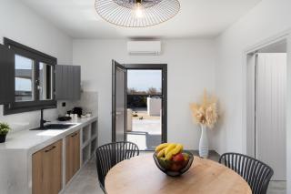 Almira Luxury Suites - Perivolos (Perissa) - 6