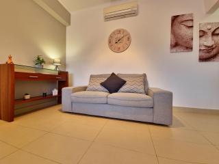 Apartamento Royal Garden T2 by YHA - Conceição - 9
