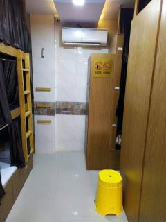 Super Dormitory AC DELUXE - Mumbai - 9