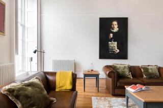 Magnificent Georgian 3-Bedroom Apartment in New Town - 7