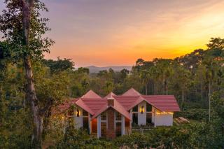 StayVista at Cicada Chikmagalur 2BHK Breakfast Included with Amazing View - Chikmagalur - 9
