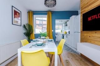 NEW! Stylish 2-bed home, in Chester by 53 Degrees Property, Ideal for Long Stays, Great location - Sleeps 6 - 5