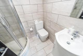 STAYSA Equipped studios near QE and UOB in GuestHouse close to the city! - 9