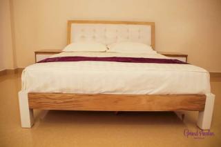 Grand Avalon - - 9