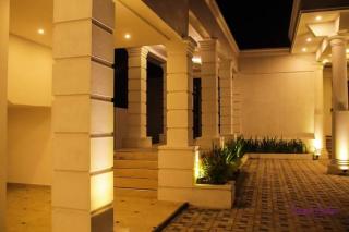 Grand Avalon - - 7