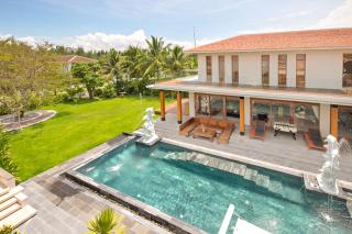 Deluxe Beach Villas by Danatrip - Danang - 4