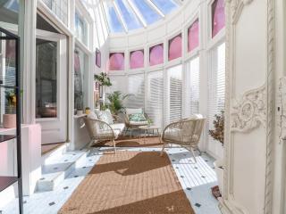 Ismay Billiard Room Apartment - Titanic Interest - Crosby - 3