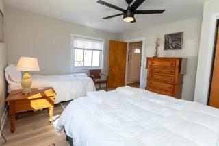 Updated & Comfy Bungalow with Parking Easy Access - Pittsburgh - 3