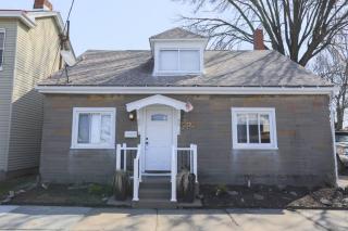Updated & Comfy Bungalow with Parking Easy Access - Pittsburgh - 7