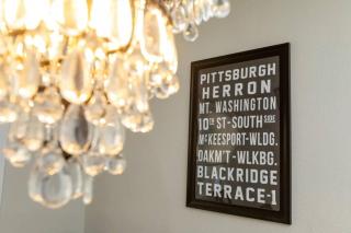 Updated & Comfy Bungalow with Parking Easy Access - Pittsburgh - 1