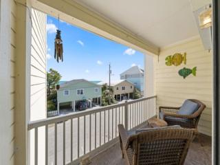Breezy Does It - Take it "br-eezy" while you stay in the heart of Carolina Beach, One minute walk to the beach! condo - Carolina Beach - 0