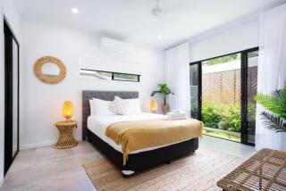 Coastal Villa - Edge Hill - 2