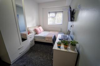 76 Bournbrook road Equipped studios near QE - 6