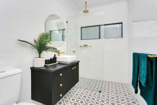 Industrial Luxe Villa - Boutique 1 bedroom luxury Villa - Edge Hill - 7