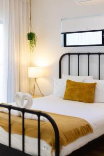 Industrial Luxe Villa - Boutique 1 bedroom luxury Villa - Edge Hill - 2
