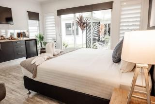 Tropical Pool Villa luxury home with private pool - Edge Hill - 3