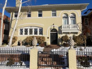 Pineapple House, Spacious 1st Floor Apartment! City Center! 96 Walk Score! FREE parking! - Denver - 9