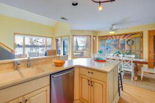 Elk Rapids Condo with Balcony Overlooking Elk Lake! - Elk Rapids - 1