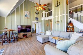 Dock and Fire Pit Stunning Lake Sinclair Home! - 7