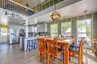 Dock and Fire Pit Stunning Lake Sinclair Home! - 2