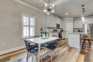 Chic Navarre Getaway with Large Yard 4 Mi to Beach! - 0