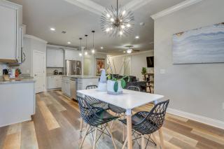 Chic Navarre Getaway with Large Yard 4 Mi to Beach! - 2