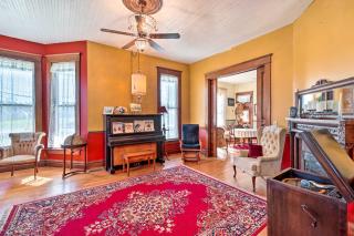 Creekfront Yellville Manor with Parlors and Fire Pit! - Yellville - 5