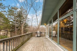 3 Level Ski Chalet 7BR w Deck, Sauna & Ping-Pong! - 5