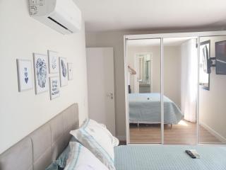 Apartamento Quartos Vista Praia do Morro Casais Melhor Localização, Super Completo 4 TVs Led, Camas-box Novas, 2 Quartos Suíte, Garagem, 2 Ar Condicionados, Wifi 300mb, Varanda Gourmet, Cervejeira, Novo para Famílias - Guarapari - 4
