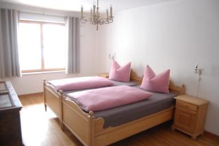 Barrierefreie 3-Zi.-Ferienwohnung mit Gartenzugang in ruhiger, zentrumsnaher Lage - Oberammergau - 3