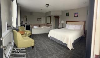 Vacationland Inn & Suites - 3