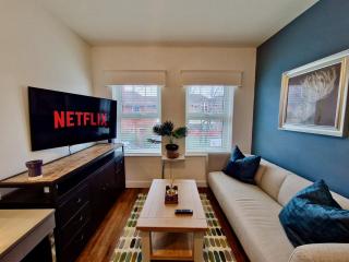 Trendy Luxury Serviced Apartment next to City Centre with Free Parking - Contractors & Relocators - 5