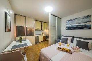 Paeninsula Studio Apartment - 2