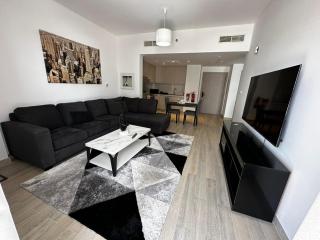 Modern Apartment in Racing Paradise: Close to Ferrari World & F1 Track - 8