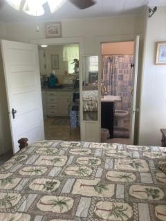 Charleston, SC themed - PRIVATE 1 QUEEN BED 1 BATH APARTMENT 2 FUTONS THAT FOLD OUT FLAT TO SLEEP ON & LEATHER LOVE SEAT GAS LOGS IN LIVING ROOM FULL KITCHEN POKER BUMPER POOL TABLE CONVENIENTLY LOCATED IN COLUMBIA SOUTH CAROLINA 1 QUEEN BED & 2 SOFA BEDS - 1