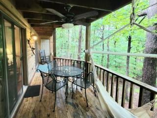 Forest view, log-sided two bedroom, two bath condo on Lake Ouachita, condo - Mount Ida - 4