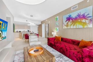 EXCLUSIVE RESORT - OCEANFRONT 2BD 2BA CONDO, HiGH FLOOR, ROOFTOP POOL AND HOT TUB, STEPS TO BEACH - Hollywood - 1