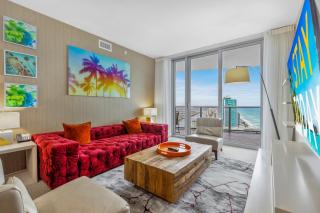 EXCLUSIVE RESORT - OCEANFRONT 2BD 2BA CONDO, HiGH FLOOR, ROOFTOP POOL AND HOT TUB, STEPS TO BEACH - Hollywood - 0