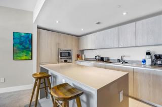 EXCLUSIVE RESORT - OCEANFRONT 2BD 2BA CONDO, HiGH FLOOR, ROOFTOP POOL AND HOT TUB, STEPS TO BEACH - Hollywood - 6