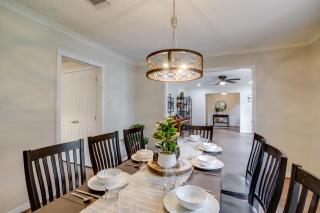 Roomy Houston Rental w/ Home Office & Private Pool - 2