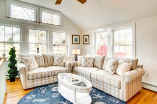 2 Mi to Beach Coastal Retreat in Hyannis! - Hyannis - 0