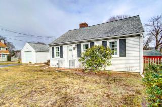 2 Mi to Beach Coastal Retreat in Hyannis! - Hyannis - 8