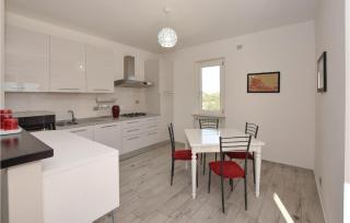 Lovely Home In Amelia With Kitchen - 2