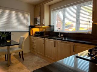 Stunning Beverley Bungalow w Fireplace, private parking, and garden - Beverley - 3