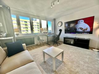 WHITE 2 metro WiFi 600 Mbs 75'TV Netflix, Disney+ HBO - Warsaw - 2