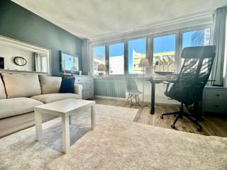 WHITE 2 metro WiFi 600 Mbs 75'TV Netflix, Disney+ HBO - Warsaw - 9