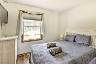 Mears Abode with Pool Access, Near Silver Lake! - Mears - 1